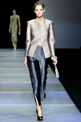 Наталья Белова в пиджаке косого кроя и брюках с завышенной талией, Giorgio Armani