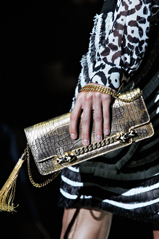 Женская сумочка-клатч Gucci из кожи крокодила золотистого цвета